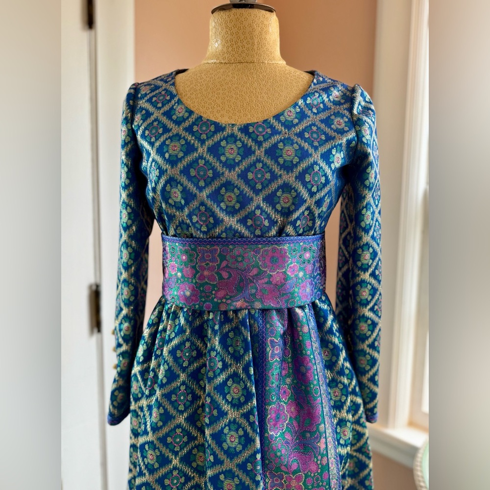 1960's Oscar de la Renta
Sapphire-Blue Metallic Silk-Brocade Gown